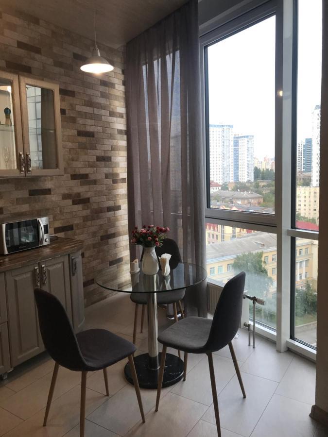 Apart Assistant On Smart Plaza Киев Экстерьер фото