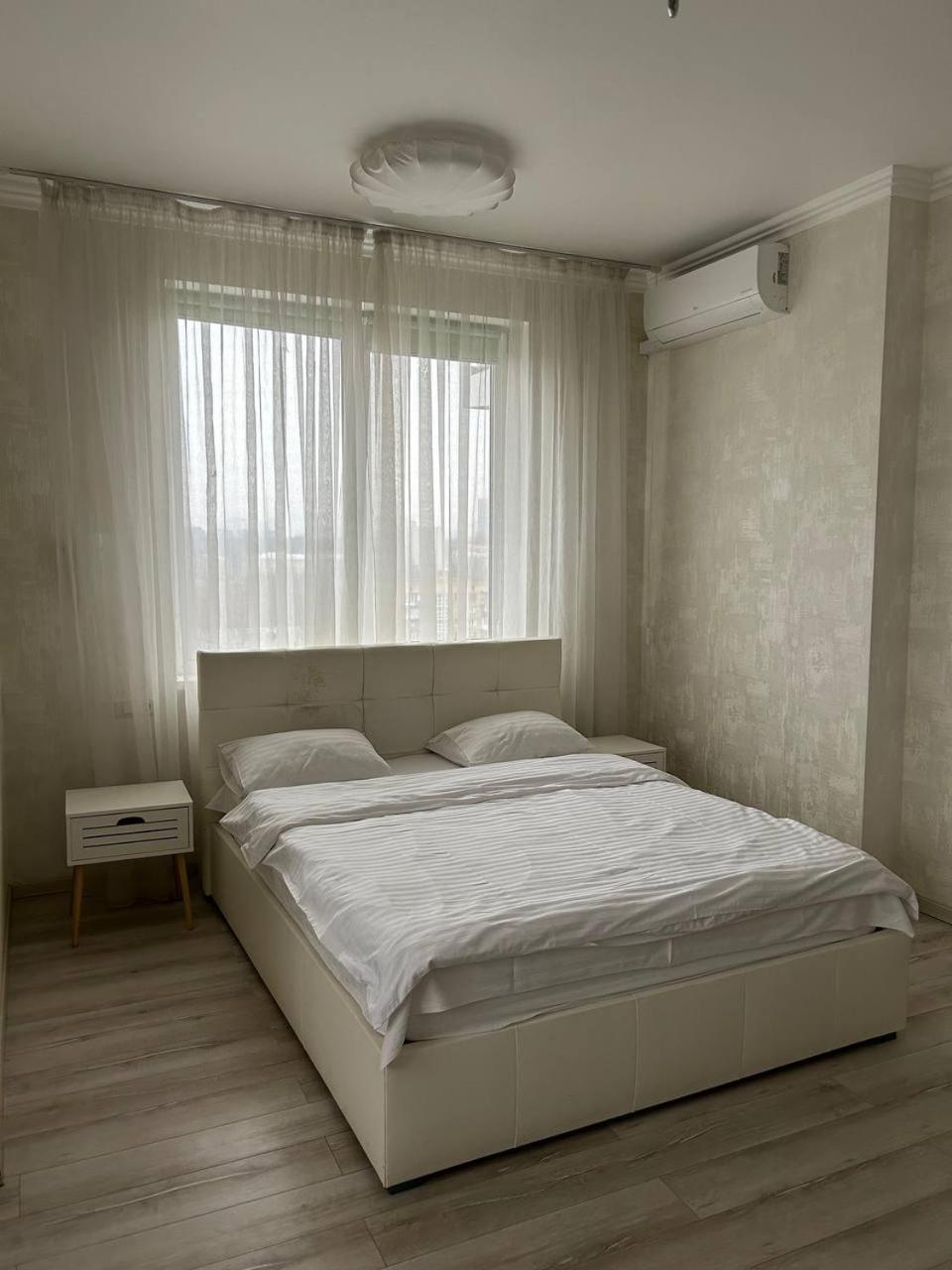 Apart Assistant On Smart Plaza Киев Экстерьер фото