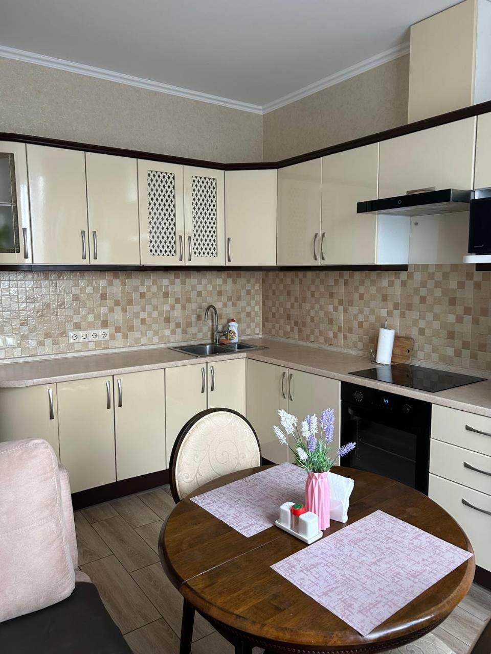 Apart Assistant On Smart Plaza Киев Экстерьер фото